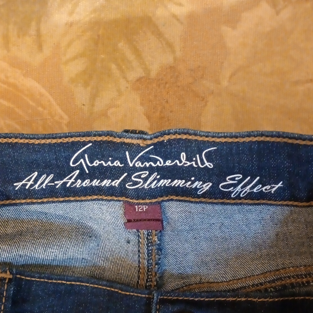 Gloria Vanderbilt Women's Blue Denim Shorts - Picture 5 of 6